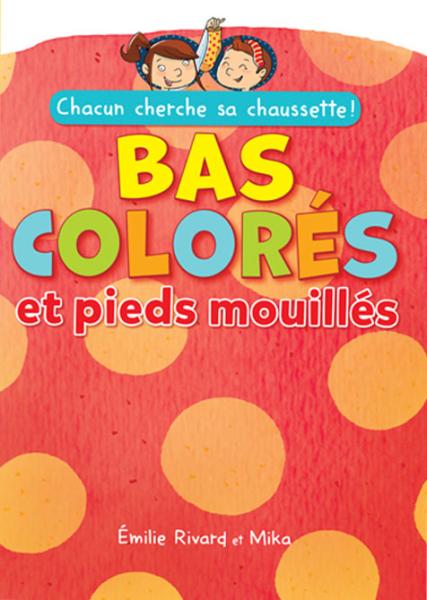Bas colorés et pieds mouillés